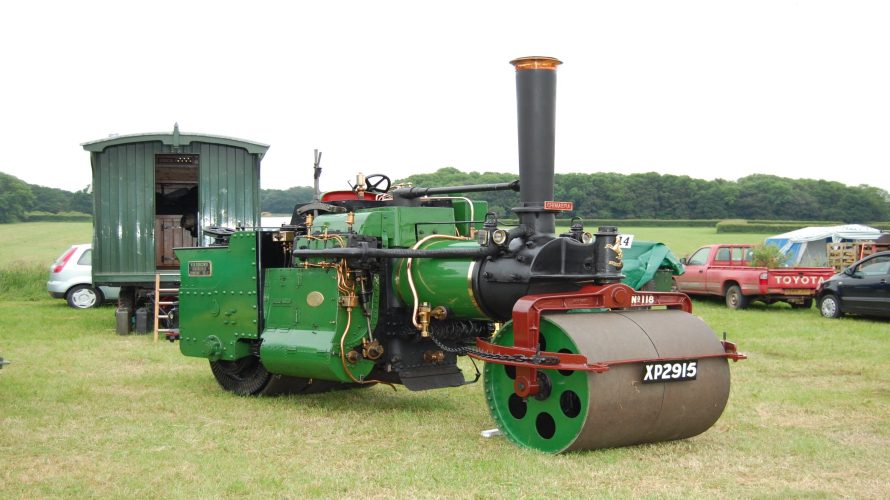 Aveling & Porter Steam Roller with "Living Van" Aveling & Porter Steam Roller with "Living Van"